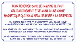 Pour pénétrer dans le camping, il faut obligatoirement être muni d'une carte magnétique qui vous sera délivrée à la réception