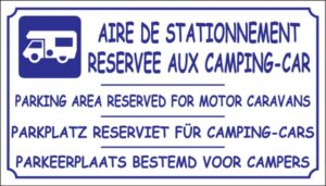 Aire de stationnement réservée aux camping-cars