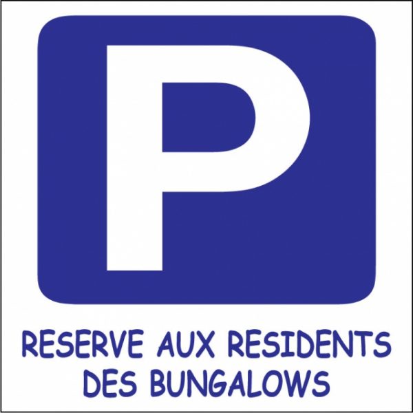 Parking réservé aux résidents des bungalows